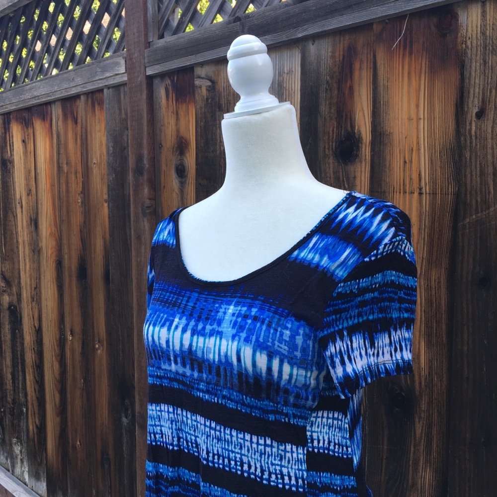 Beautiful Blue Patterned Top - Picture 5 of 8