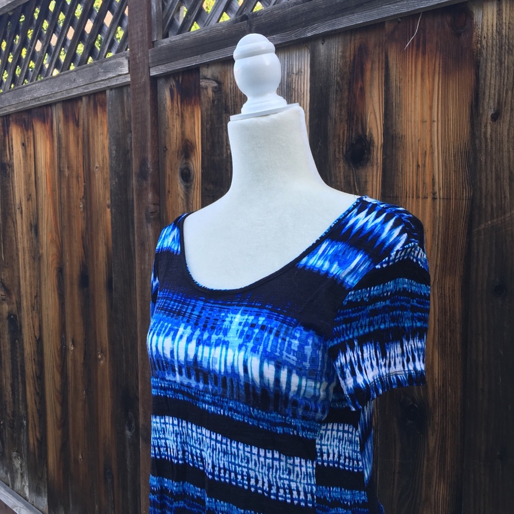Beautiful Blue Patterned Top - Picture 6 of 8