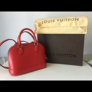 🎄Perfect Xmas Gift Authentic LV Epi Alma Nano