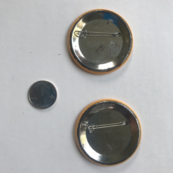 3 Vintage 80s sassy buttons pins - Picture 3 of 4