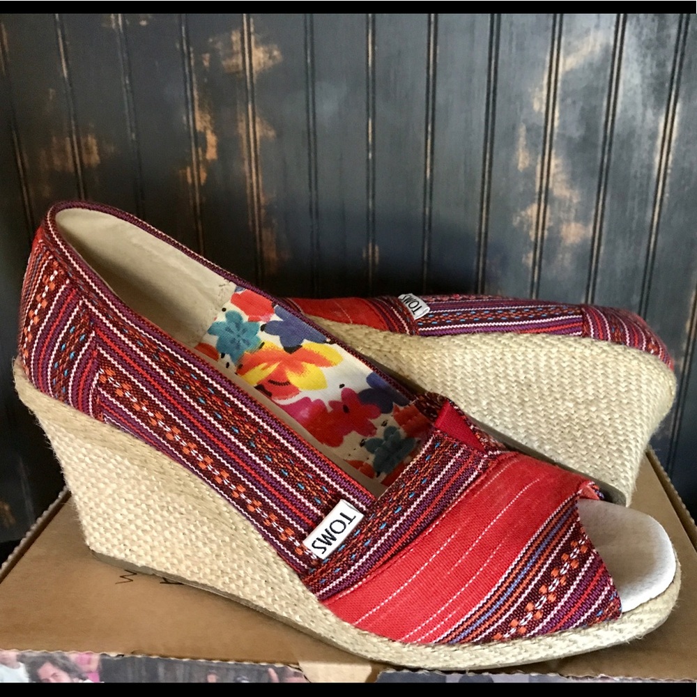 Toms