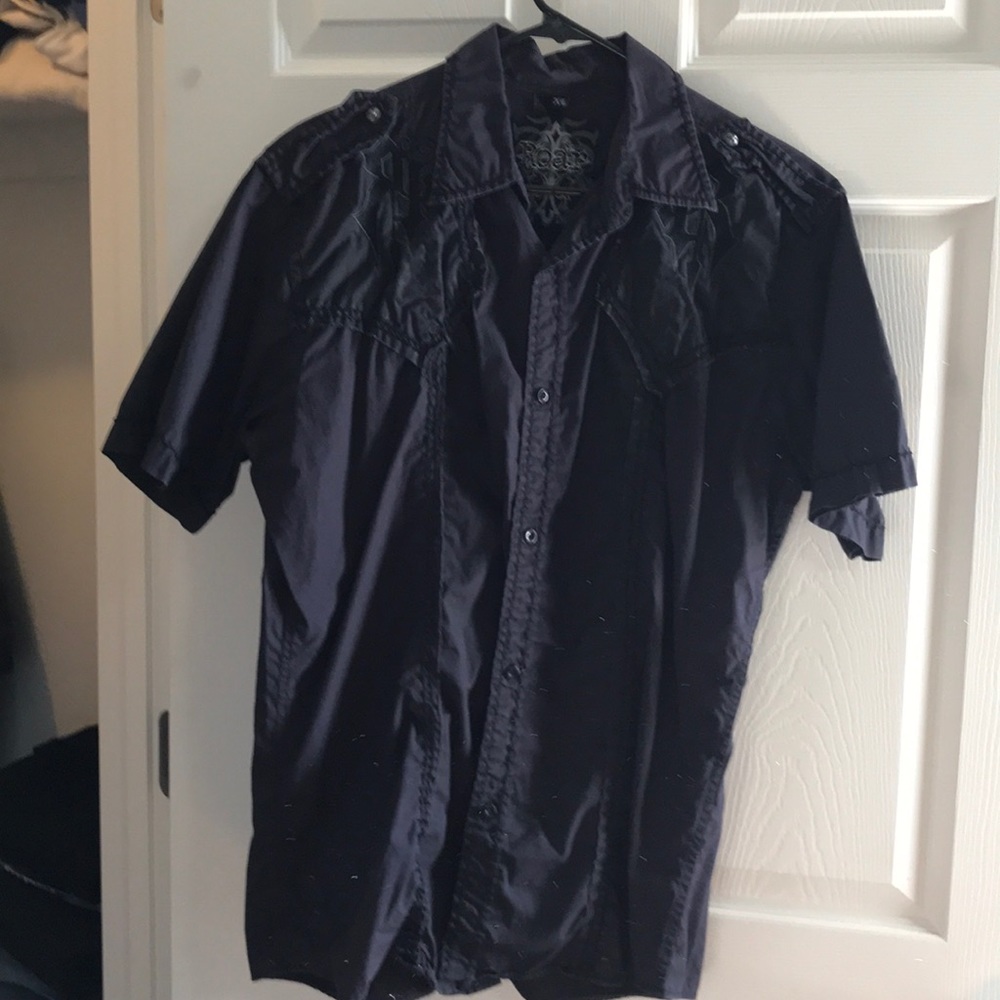 Men’s Roar short sleeve button down shirt.