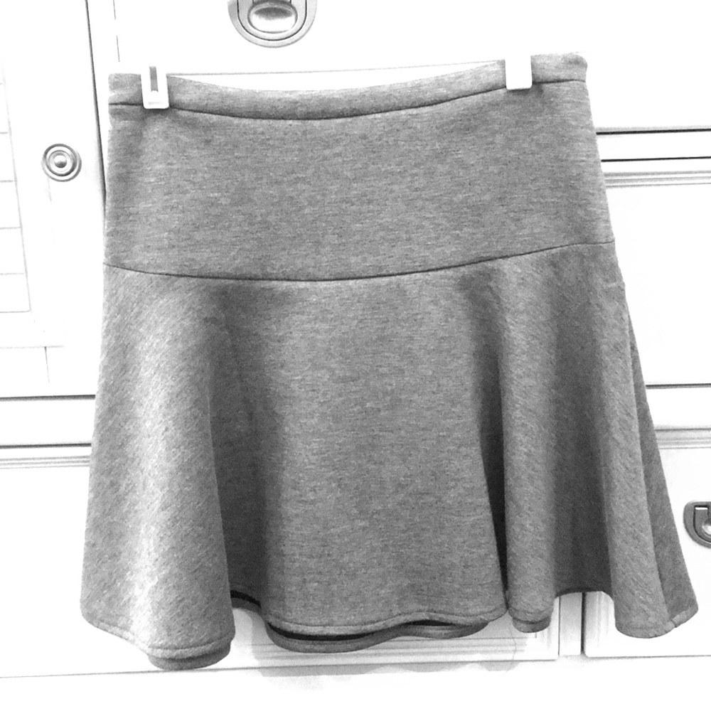 Fit and flare stretchy grey skirt