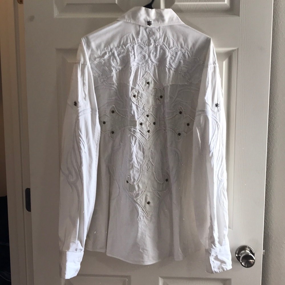 Men’s long sleeve Roar button down shirt.