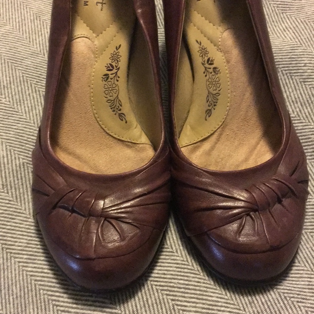 Comfortable brown leather heels