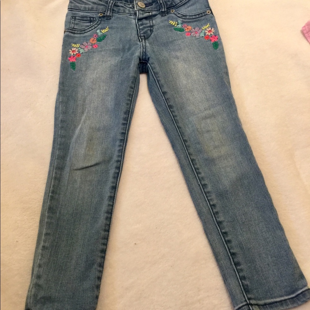 These skinny jeans fit so good! Little girl jeans.
