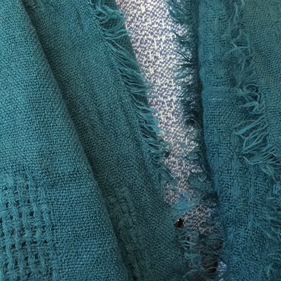Emerald Pretty Infinity Scarf - Picture 3 of 3