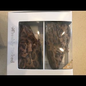 Freshly Picked Moccasins Size 3 Leopard