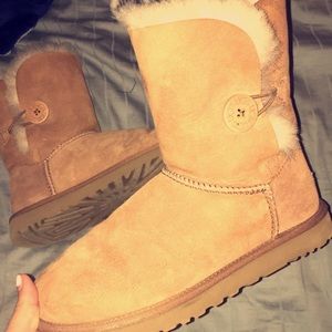Bailey Button Chestnut Uggs
