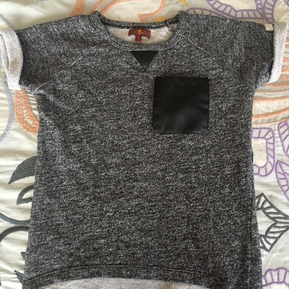 Short sleeved sweatshirt