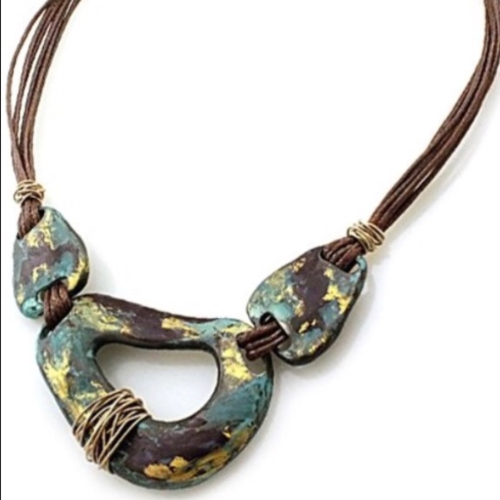 Metal pendant necklace