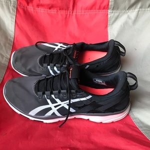 ASICS training sneaker size 8