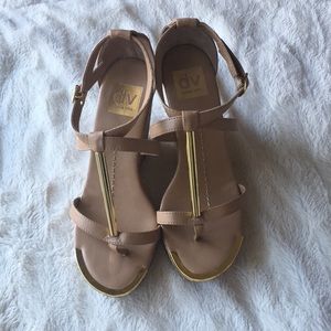 DV by Dolce Vita nude wedges 7.5