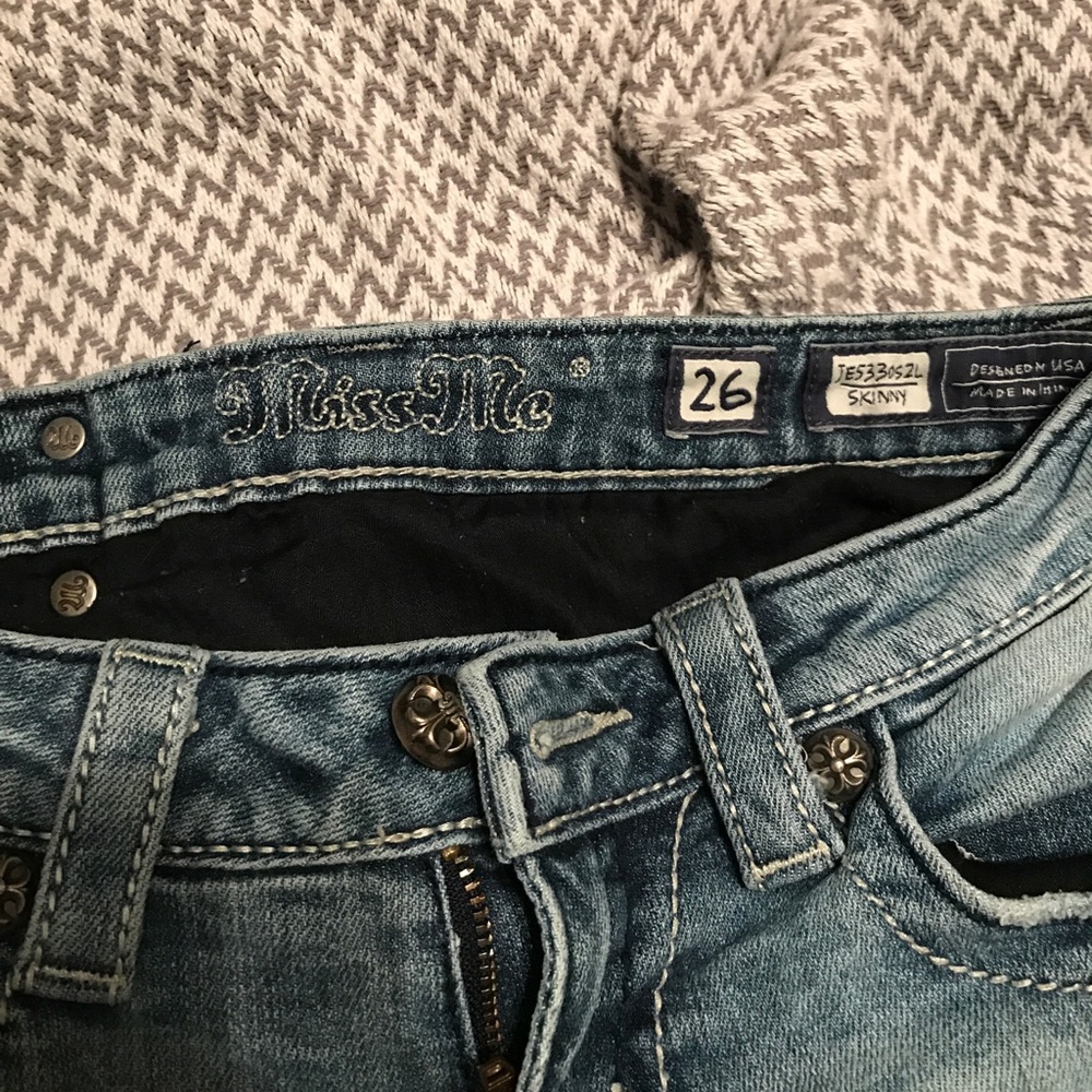 Skinny light wash miss me jeans 26 (fits like 25)