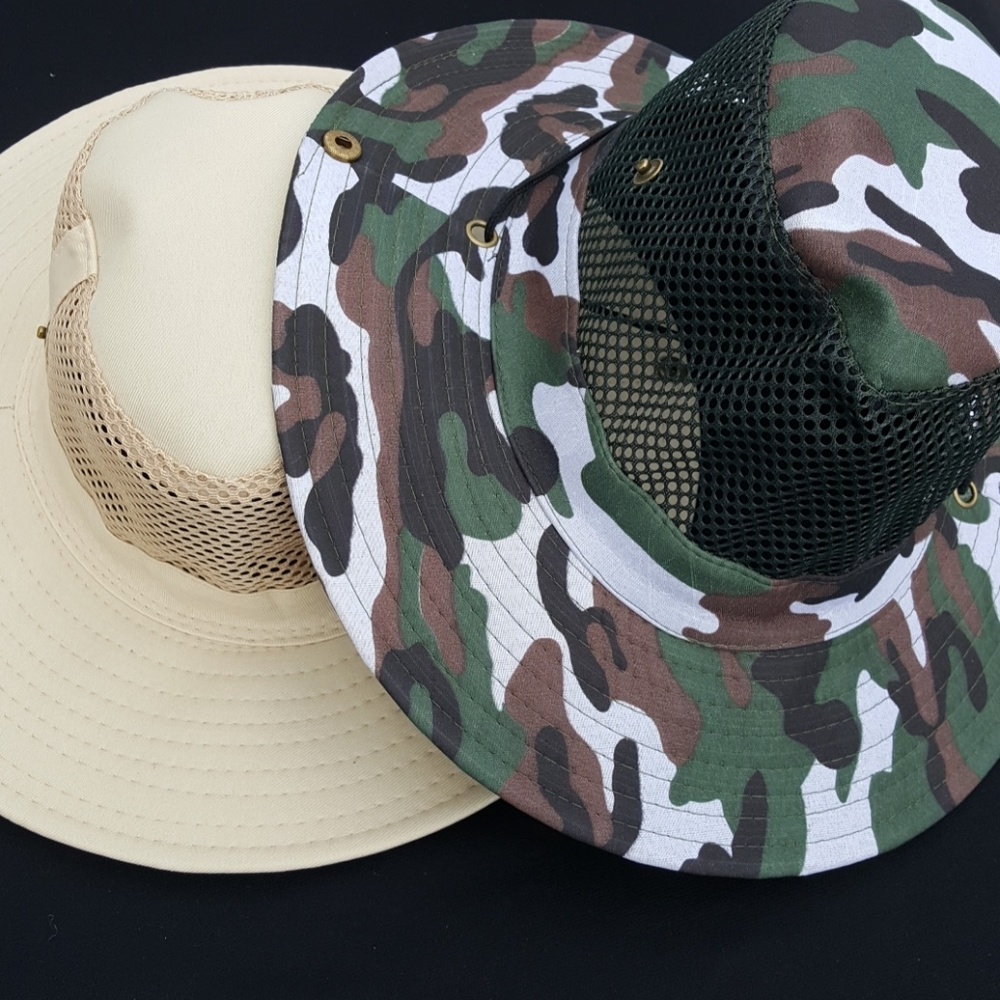 2 Mens hats in cream and camouflaged