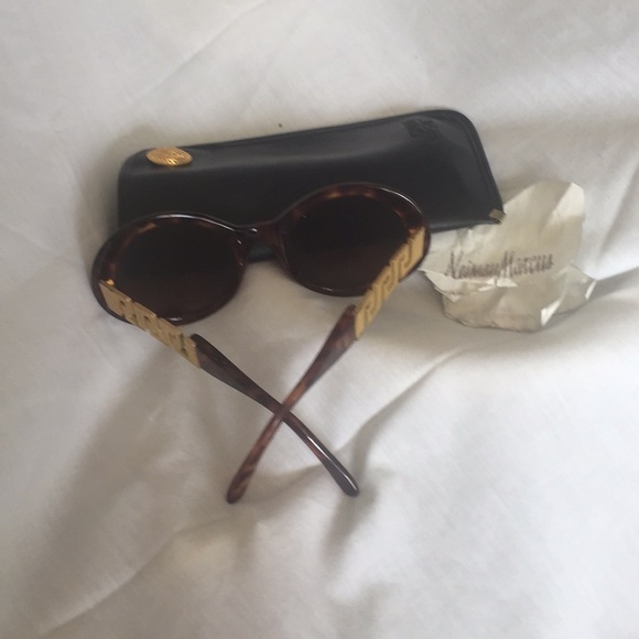 VINTAGE VERSACE RARE Sunglasses - Picture 4 of 8