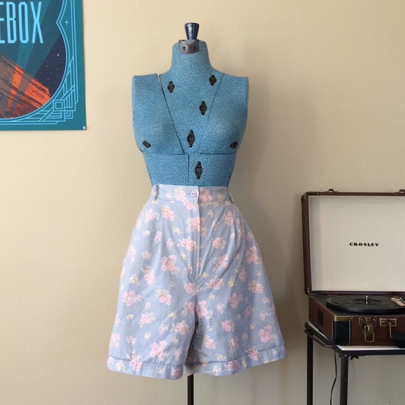 Short Order Vintage Shorts in Pastel Floral - Picture 1 of 3