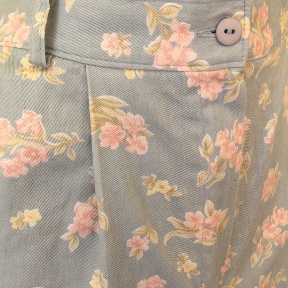 Short Order Vintage Shorts in Pastel Floral - Picture 3 of 3