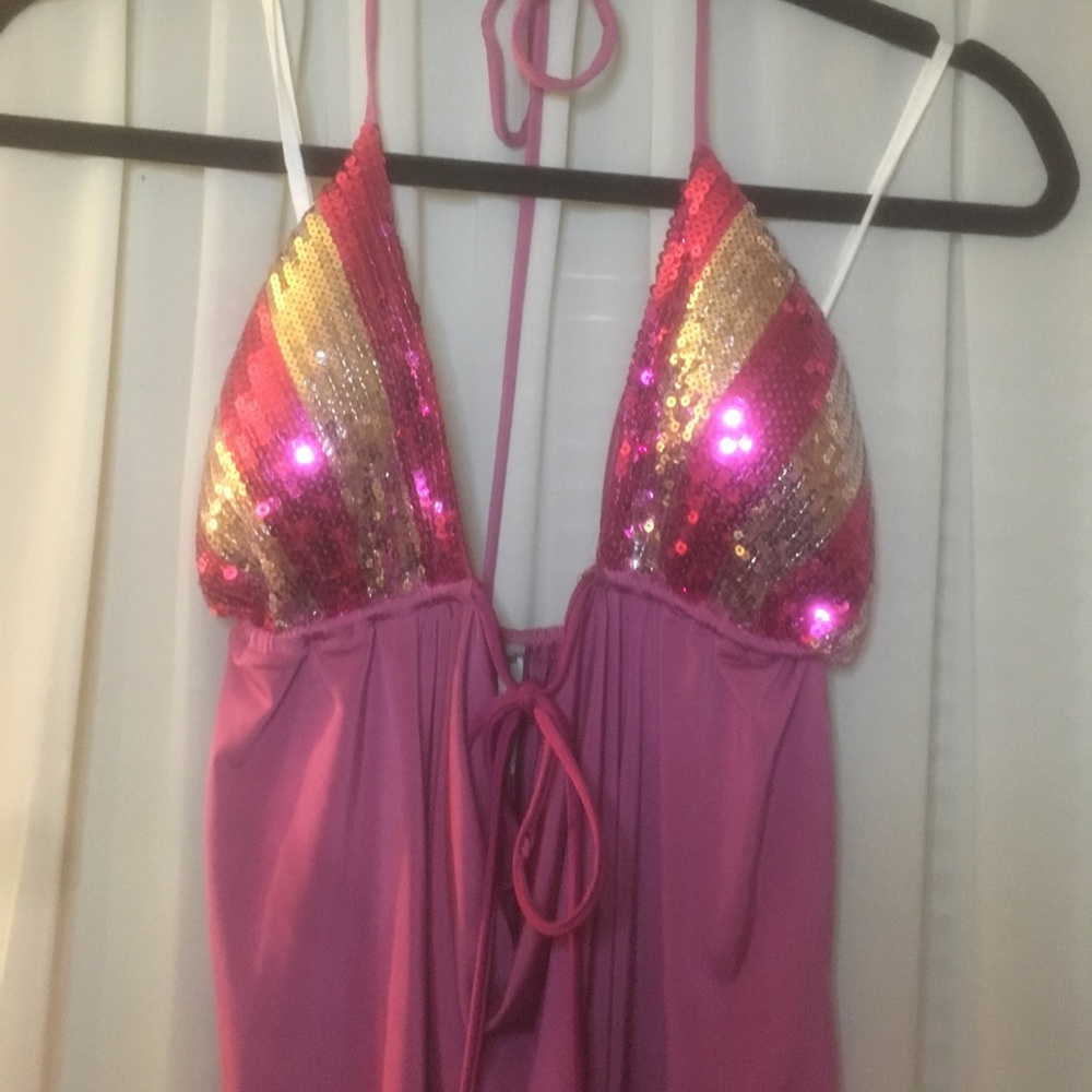 Sexy sequin detailed magenta halter dress