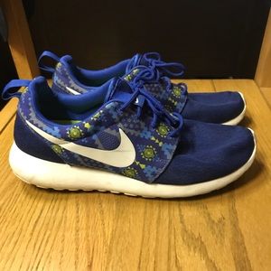 Size 9.5 Roshe Run Aztec Edition