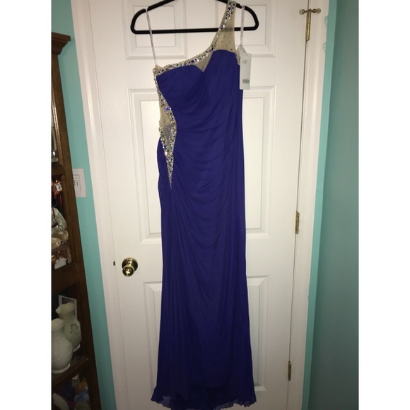 PROM DRESS - Picture 2 of 6