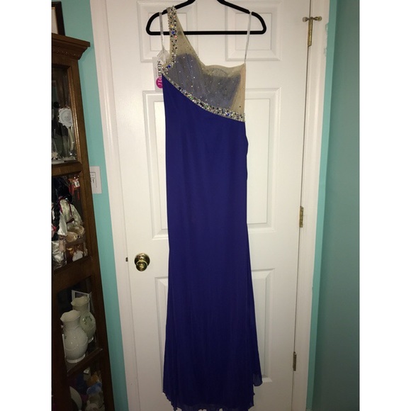 PROM DRESS - Picture 3 of 6