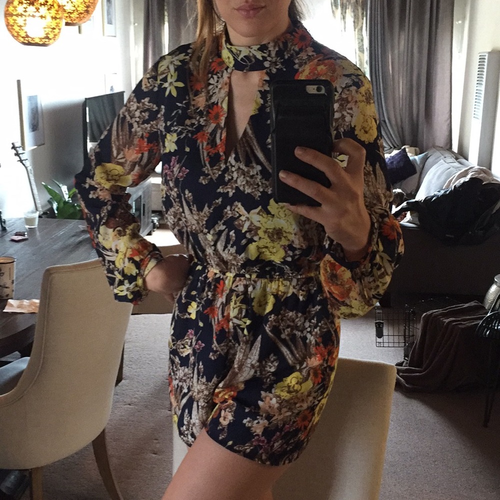 Long sleeved short romper