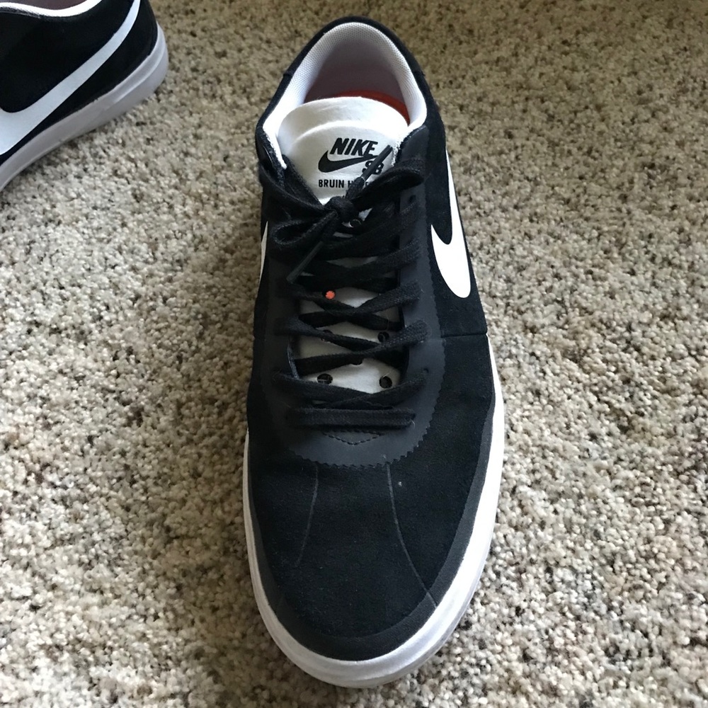 Black nike sb sneakers