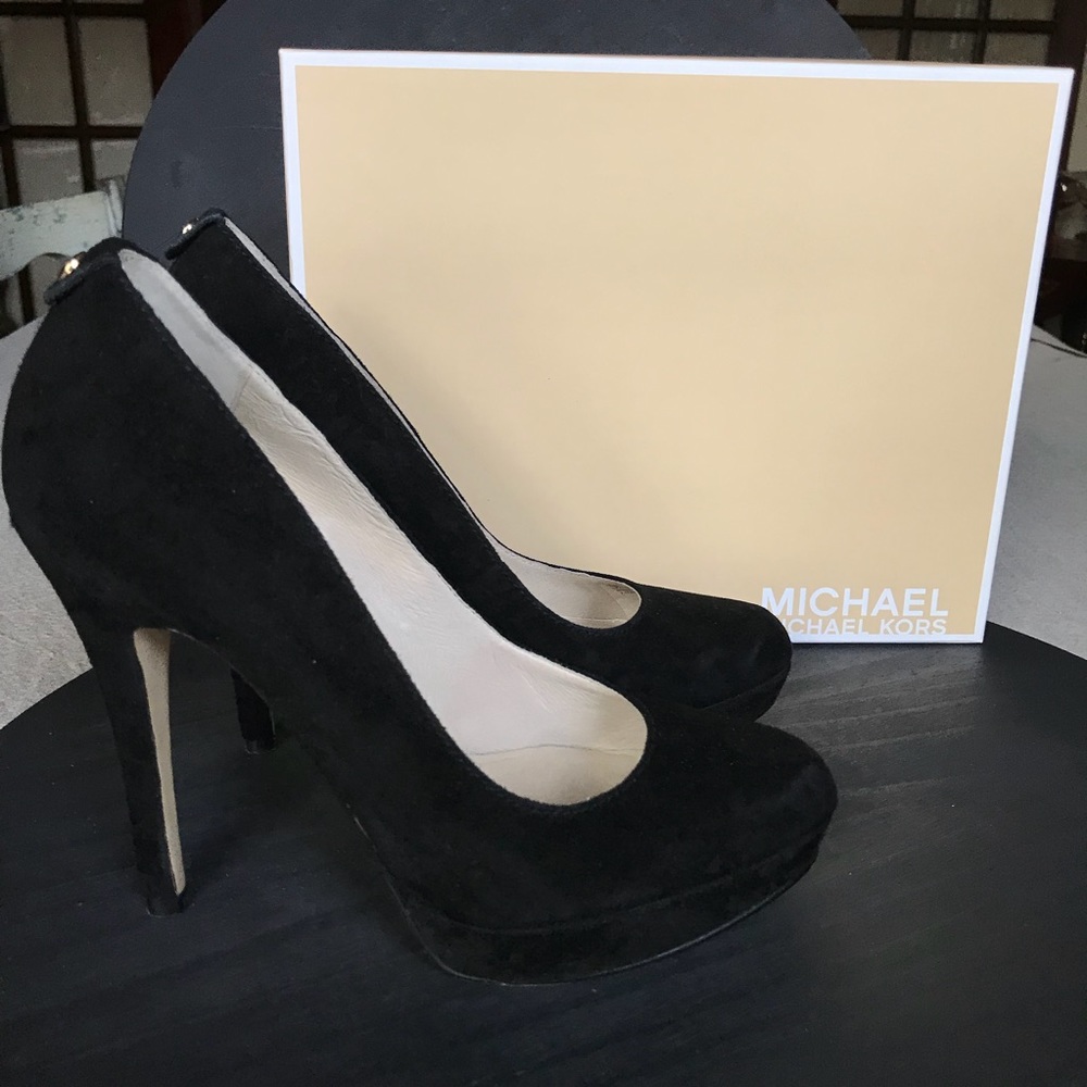 [SOLD] MICHAEL Michael Kors Black Suede York Pumps