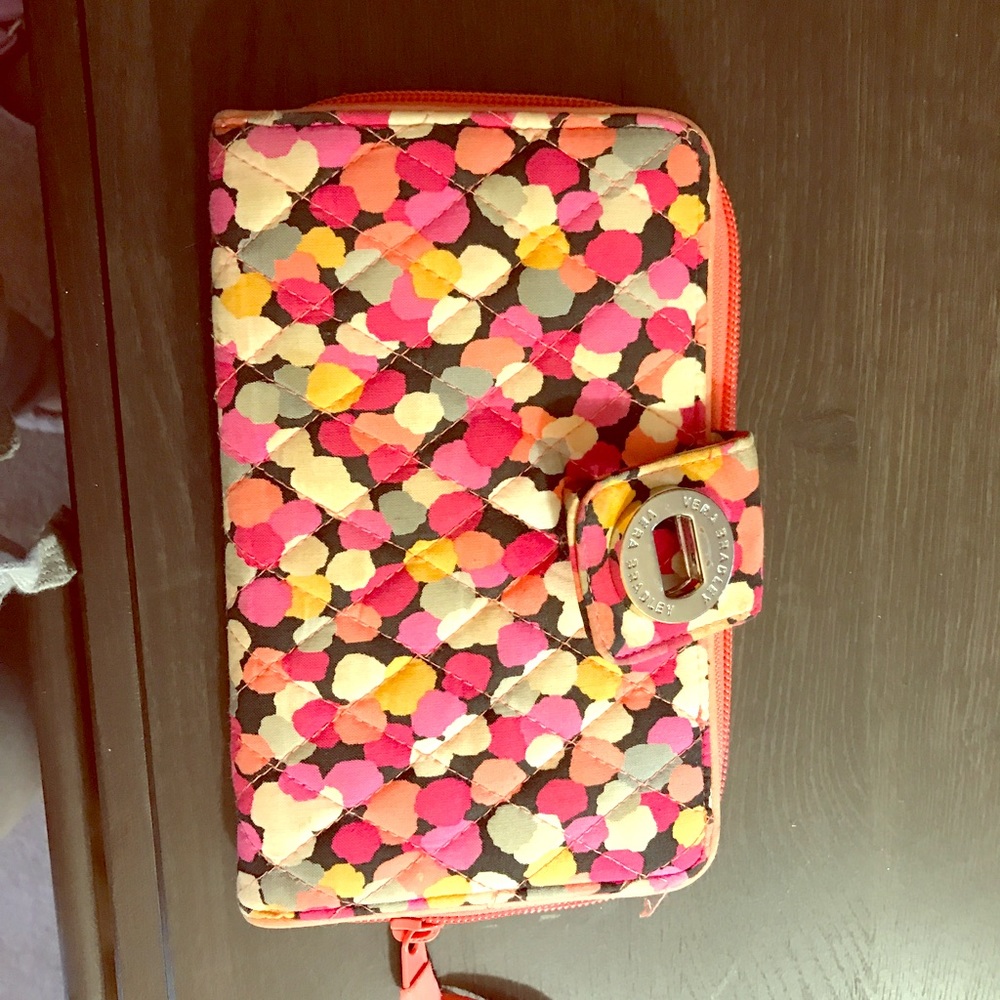 Vera Bradley wallet in great condition 🎊🎉