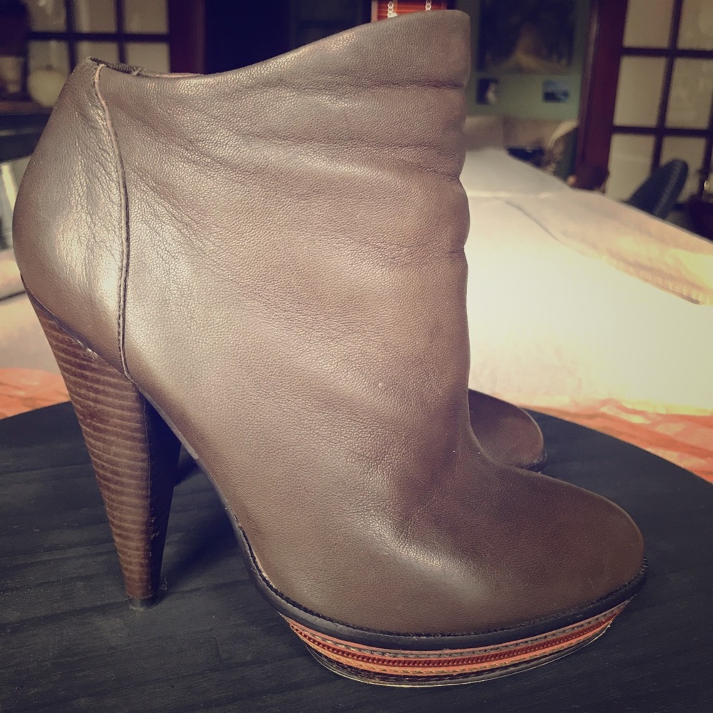 Steve Madden Intricate Brown Leather Ankle Boots