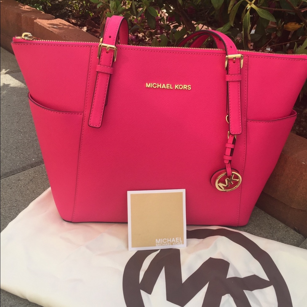 💯 Michael Kors saffiano leather tote.