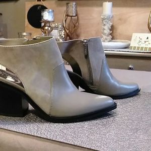 Ankle  boots with open back