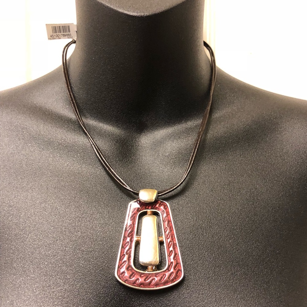 Chico’s pendant necklace