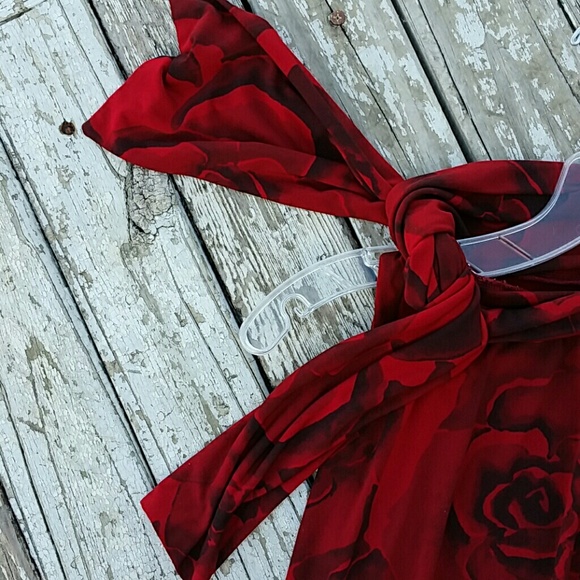 Express sleeveless Valentine’s Red w/black roses or Christmas roses. Extra small - Picture 2 of 7