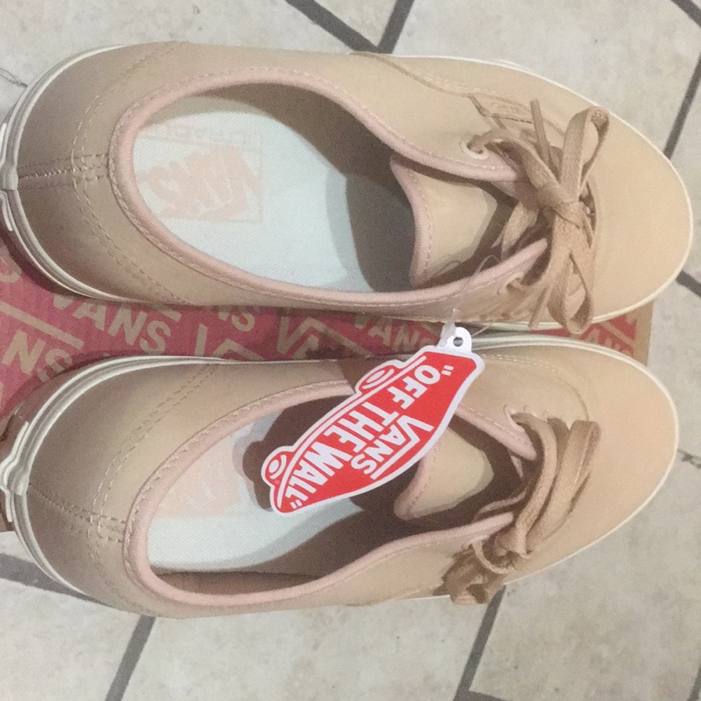 Brand new Vans leather sneaker high fashion - Picture 2 of 2