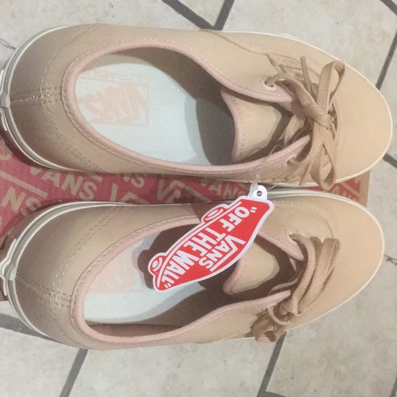 Brand new Vans leather sneaker high fashion - Picture 2 of 2