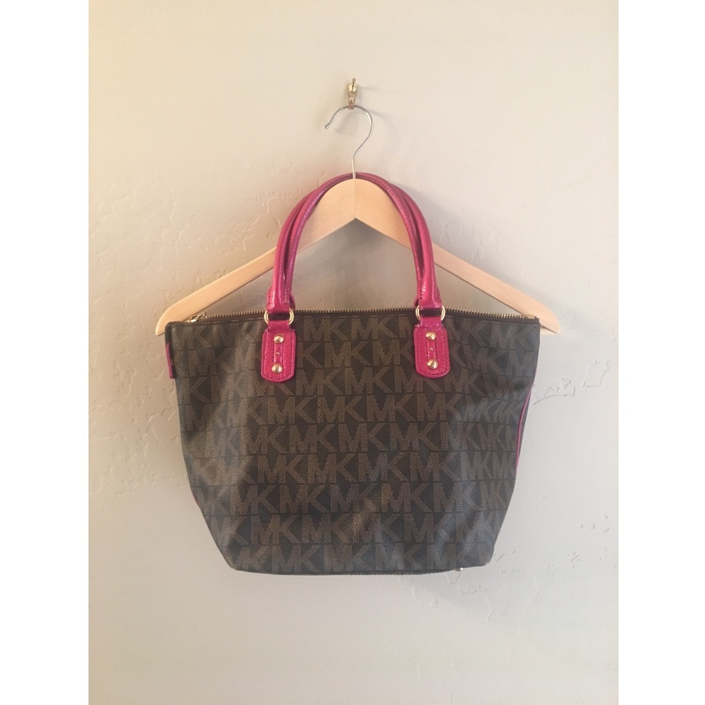 Authentic Michael Kors Purse Used. TAKING OFFERS!