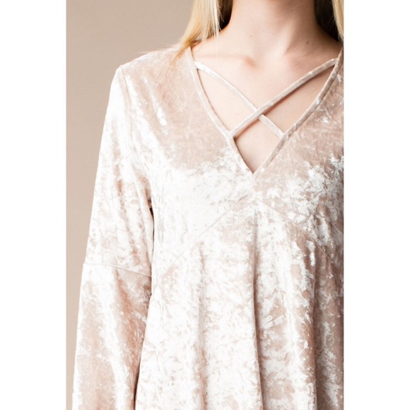 Champagne Bell Sleeves Velvet Flared Dress - Picture 4 of 7