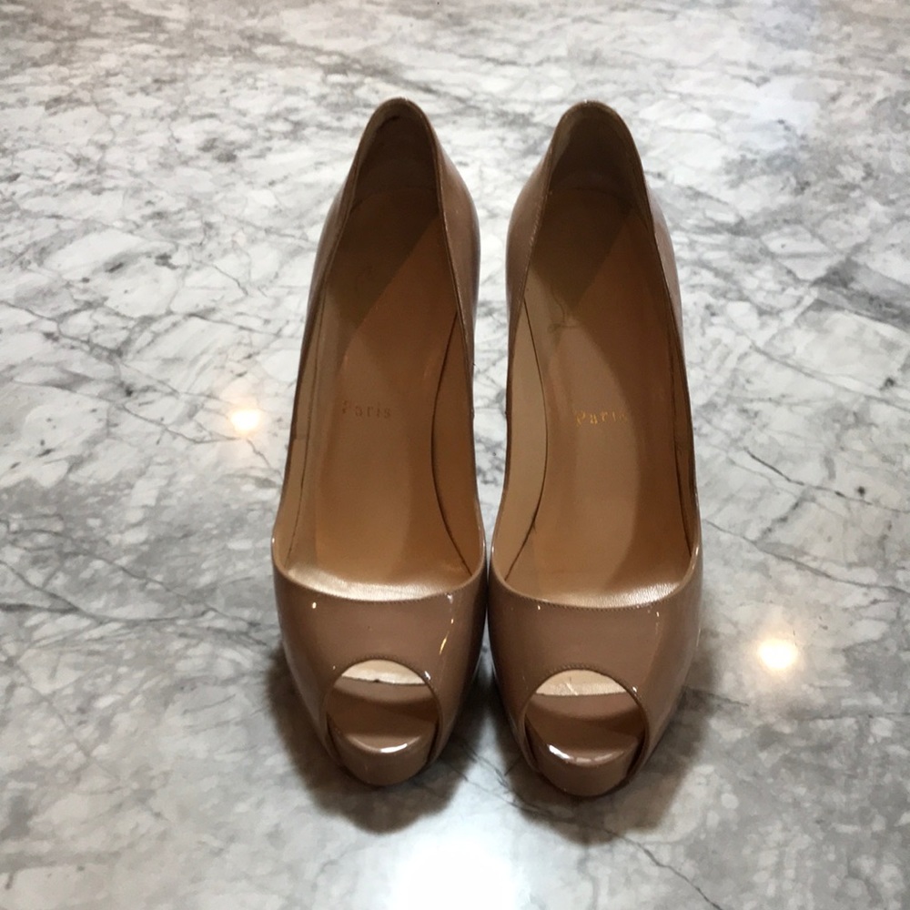 Christian Louboutin nude patent peep toe heel - Picture 2 of 7