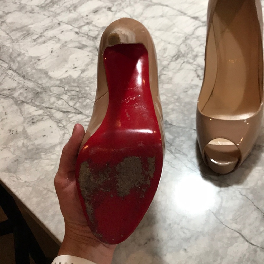 Christian Louboutin nude patent peep toe heel - Picture 3 of 7