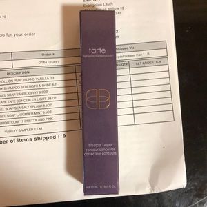 BNIB tarte shape taps in Light