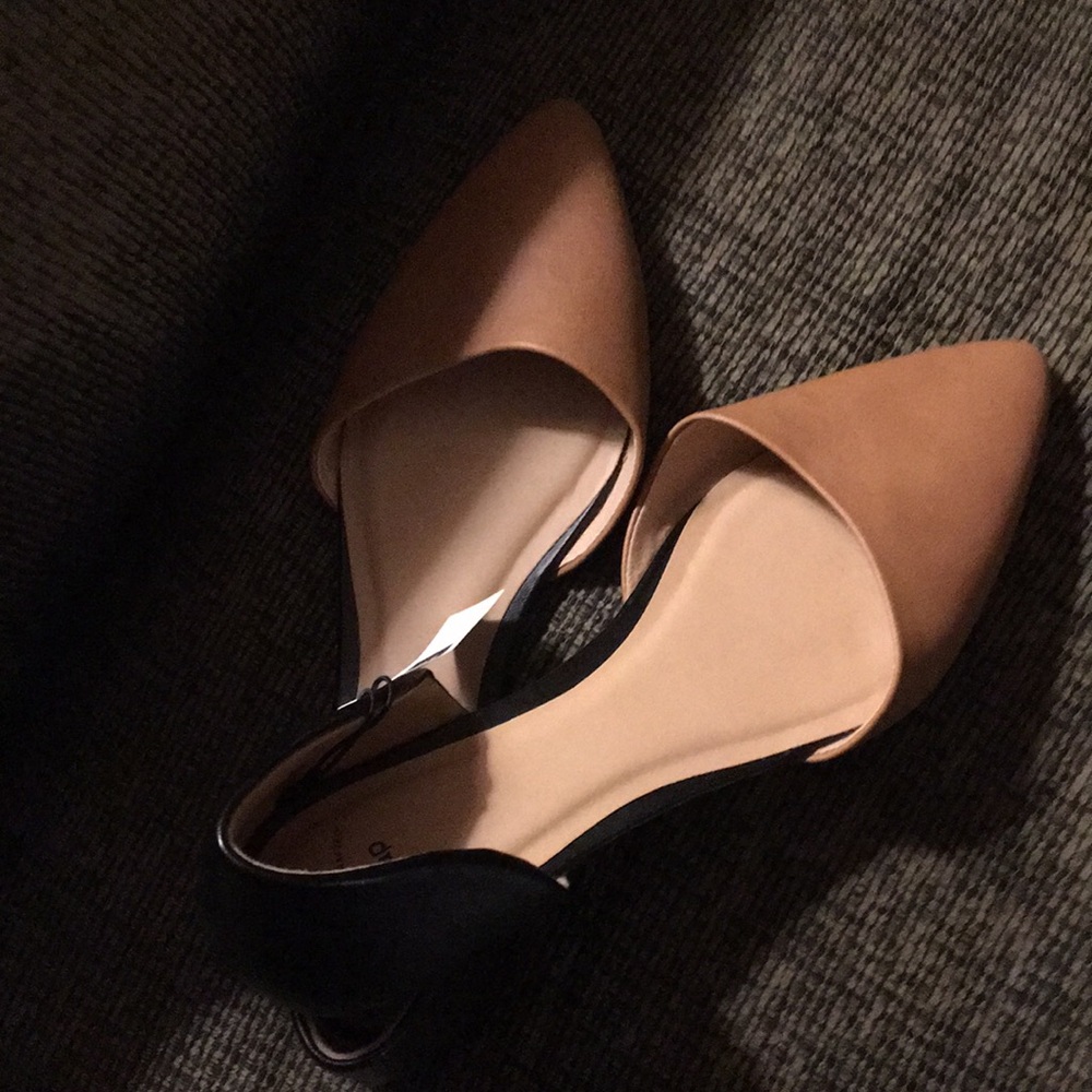 Black/beige flats sz 9 NEW