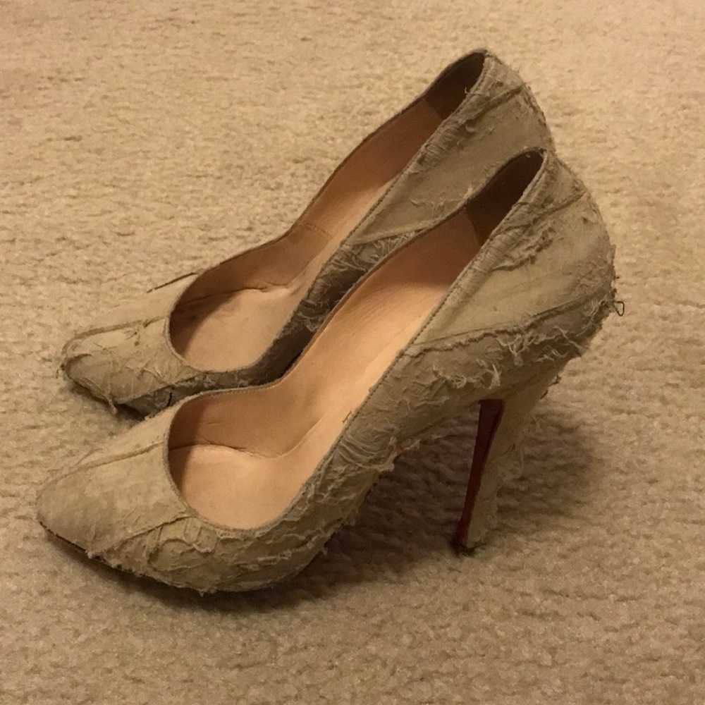 Heels - Picture 2 of 3