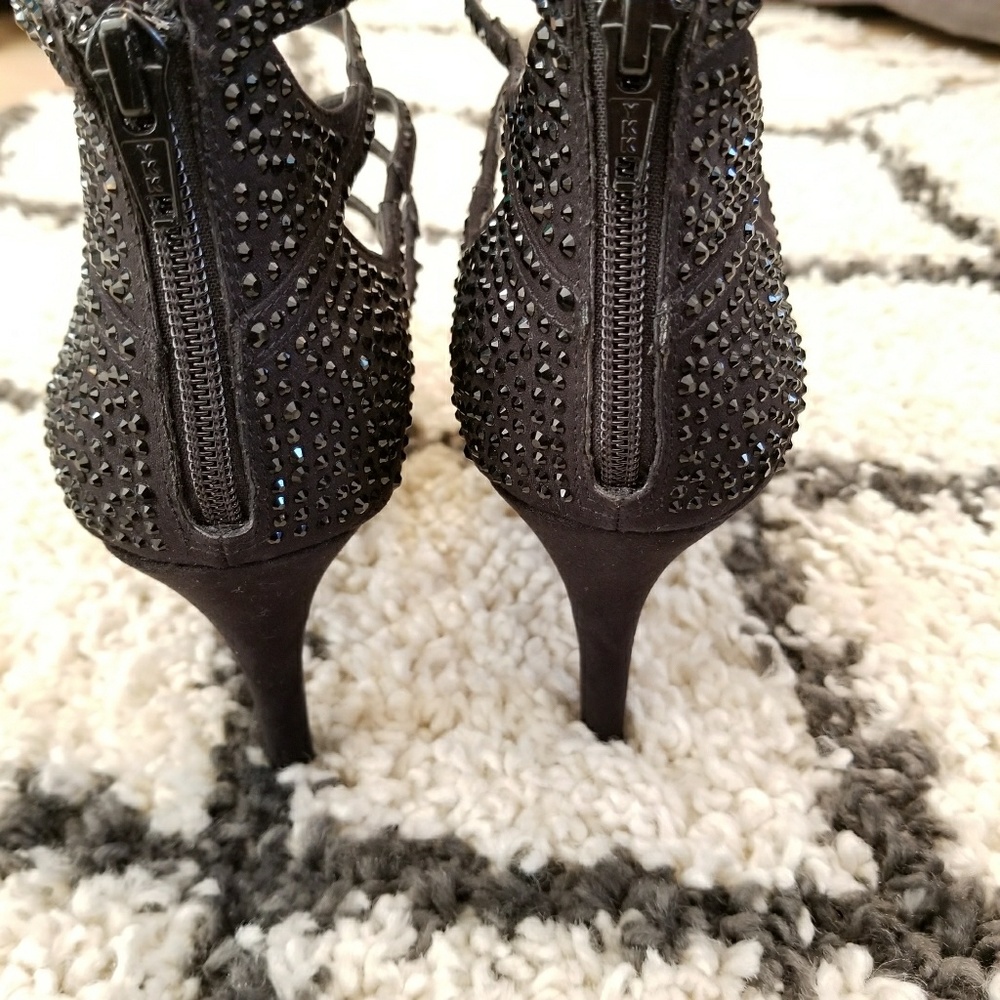 SOLD*Gianni Bini Studded Heels! - Picture 3 of 6