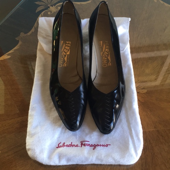 Ferragamo vintage blk. Patent leather Pumps. Sz 10 - Picture 6 of 6