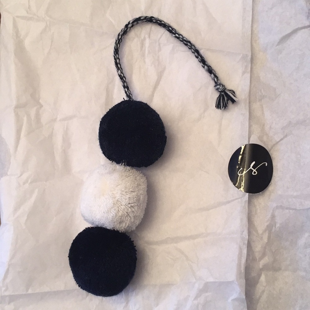 Nena & Co artisan bold Pom tassel