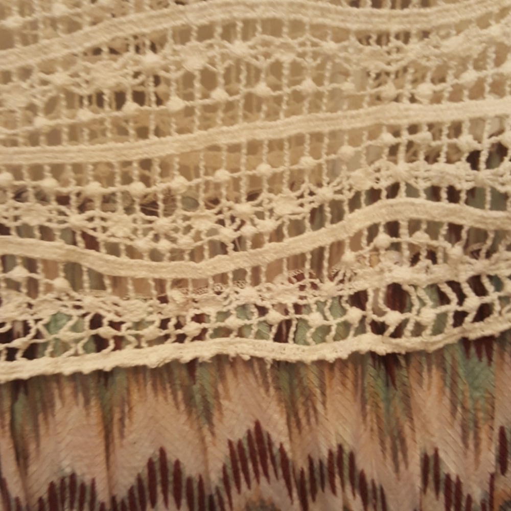 Hazel shirt with chevron stripe and lace top sz s - Picture 4 of 5