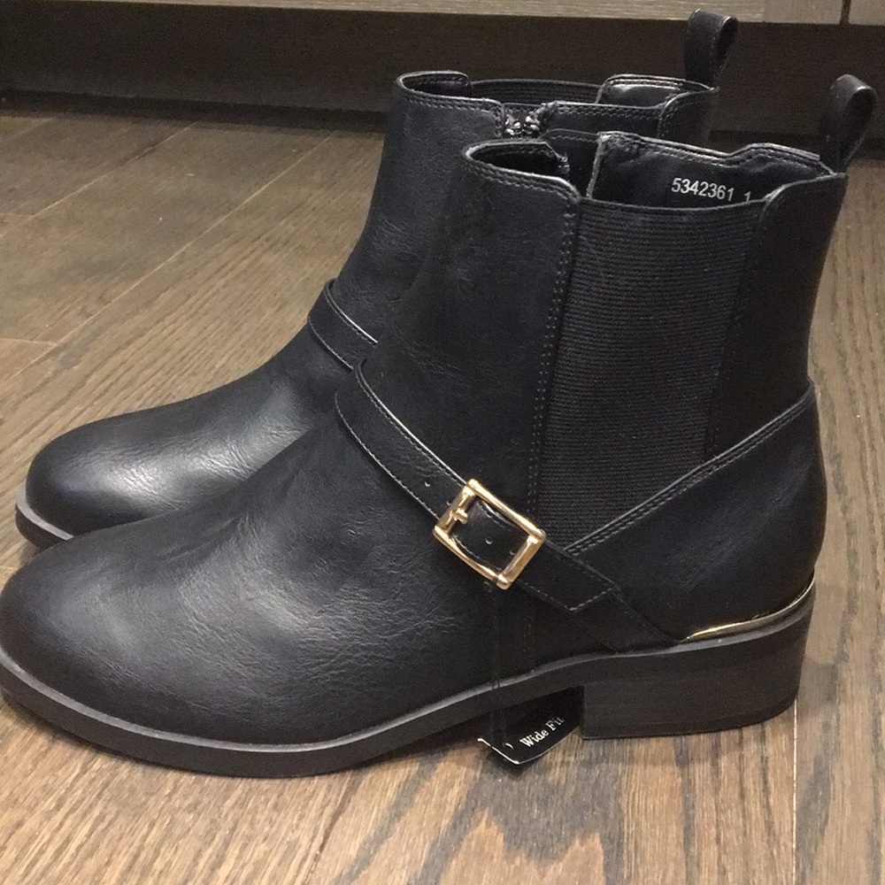 New with tags black low boots