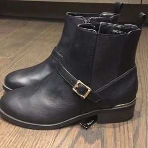 New with tags black low boots